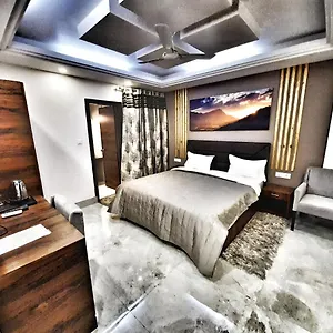 Aerocity Purple Orchid *** Nuova Delhi